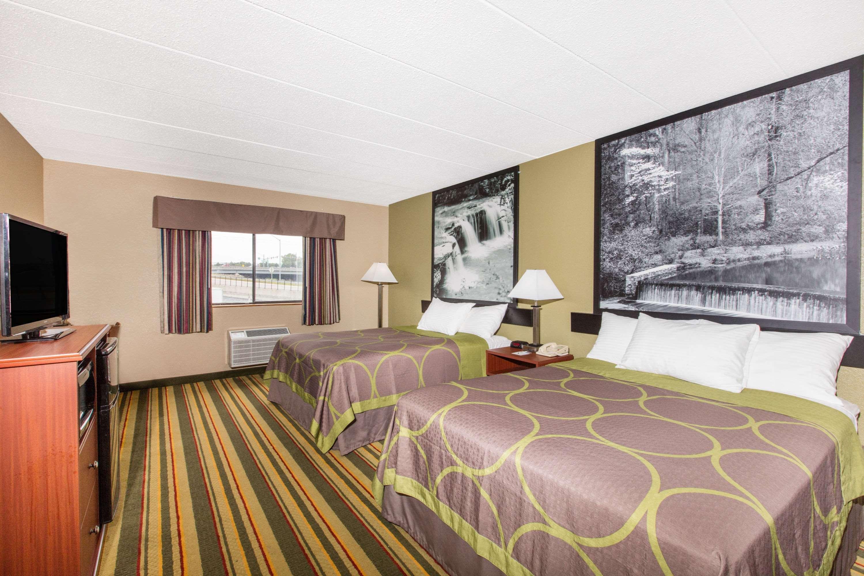 Hotel Super 8 By Wyndham Frederick Exteriér fotografie