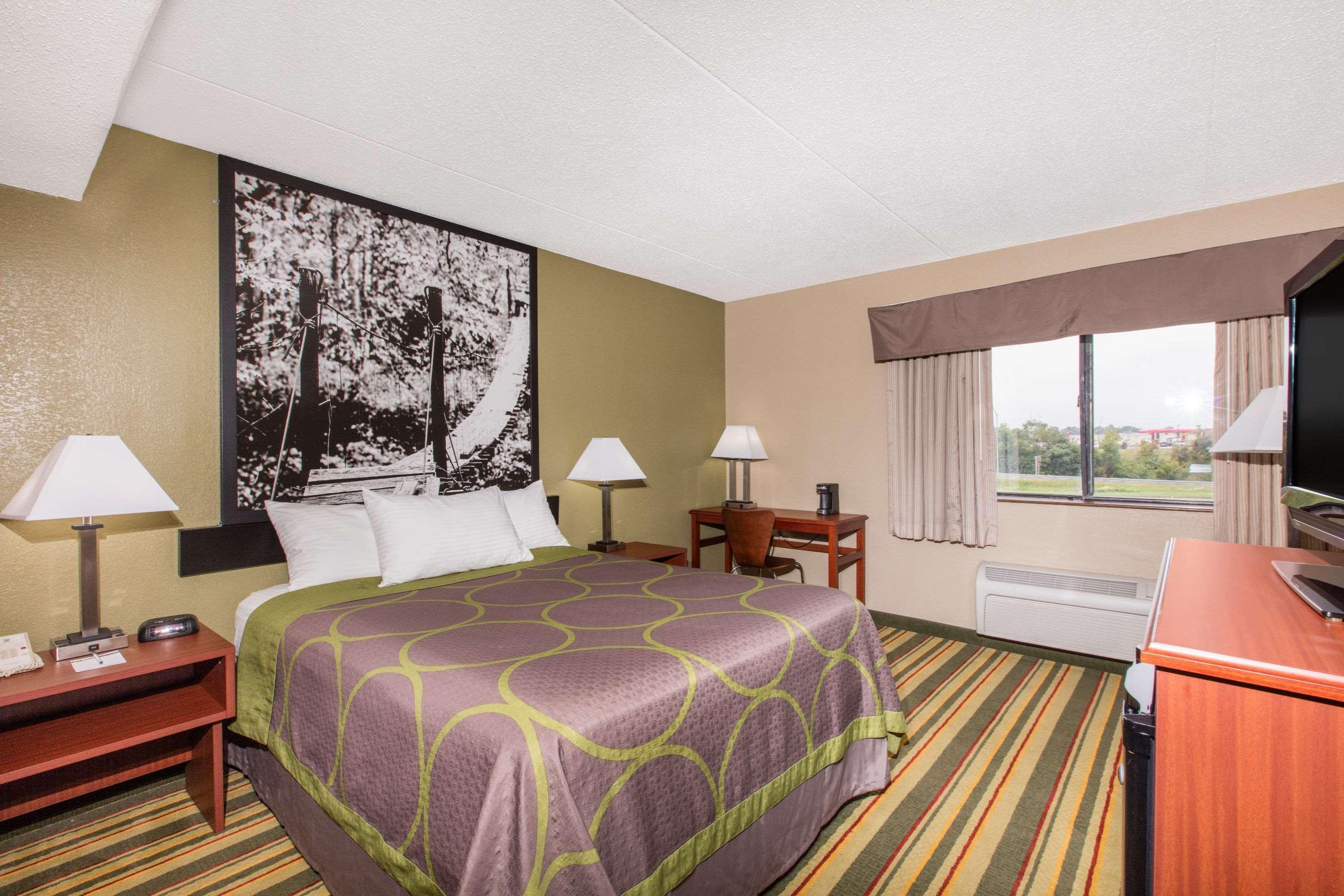 Hotel Super 8 By Wyndham Frederick Exteriér fotografie