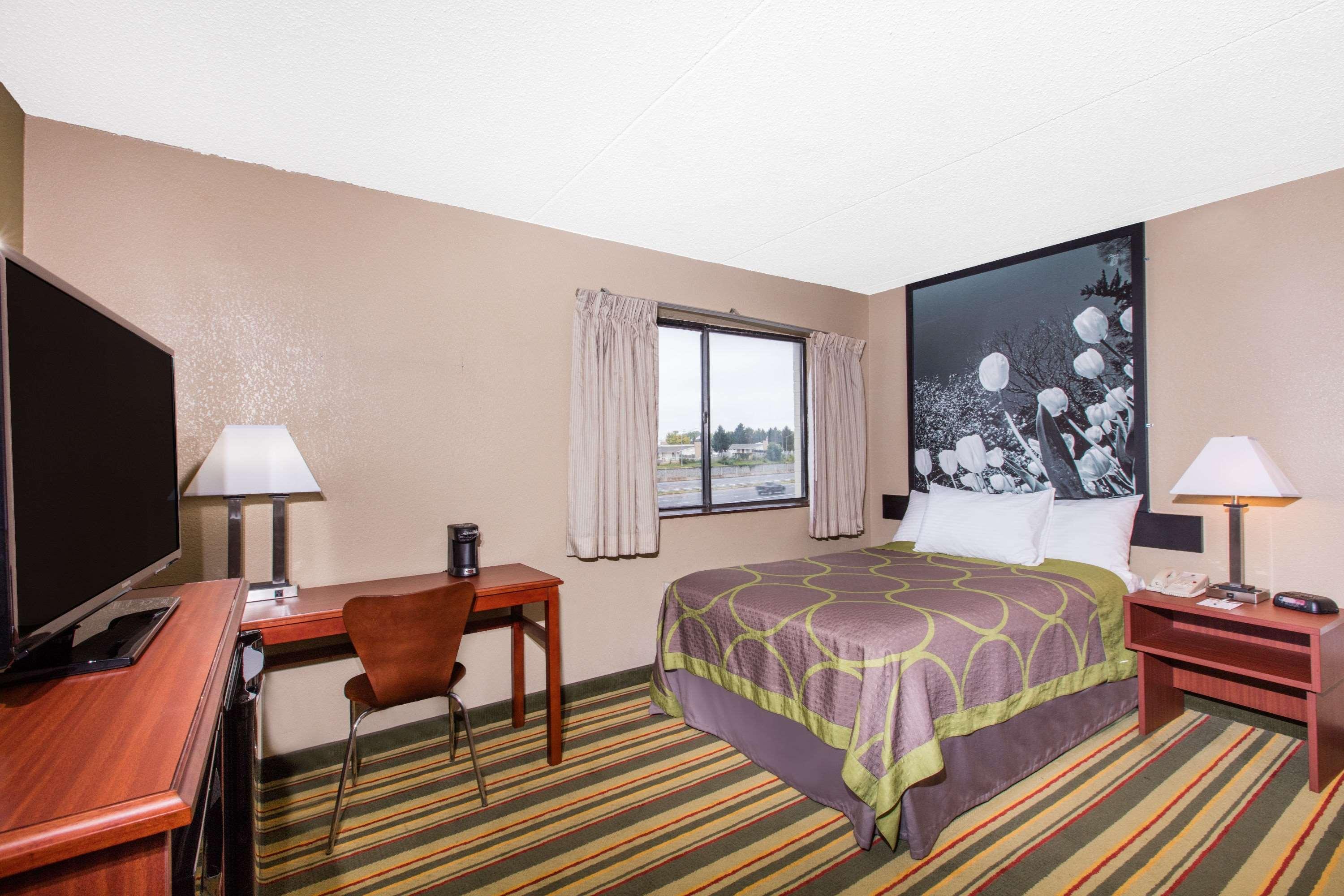 Hotel Super 8 By Wyndham Frederick Exteriér fotografie