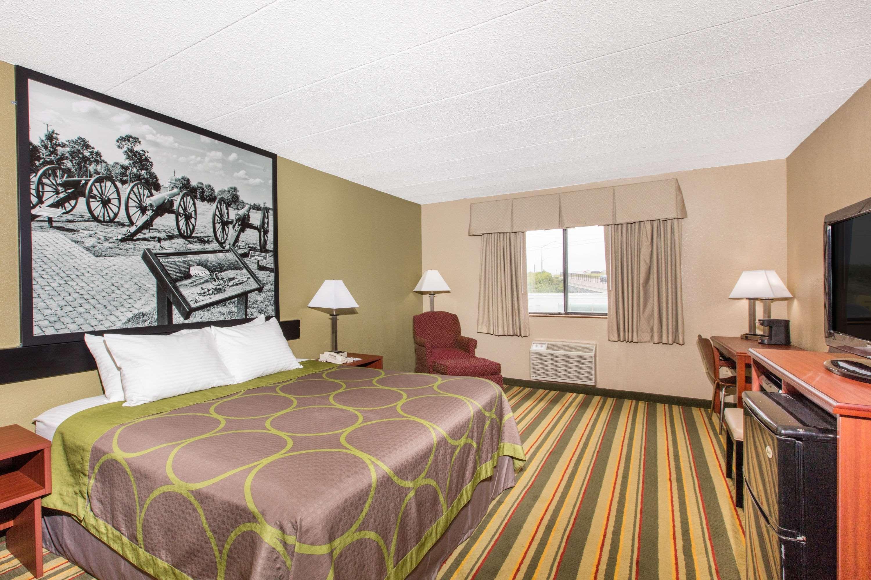 Hotel Super 8 By Wyndham Frederick Exteriér fotografie