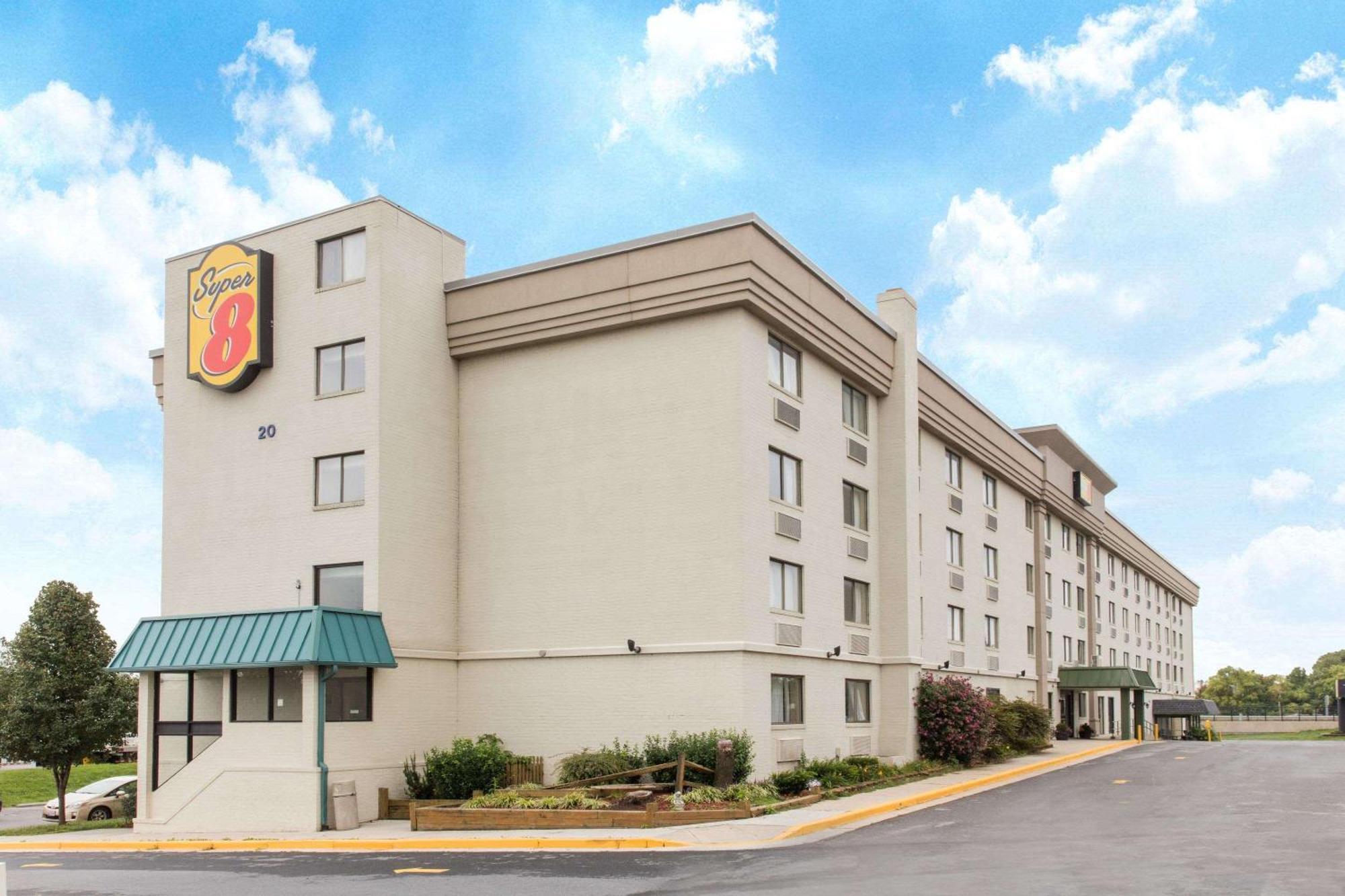 Hotel Super 8 By Wyndham Frederick Exteriér fotografie