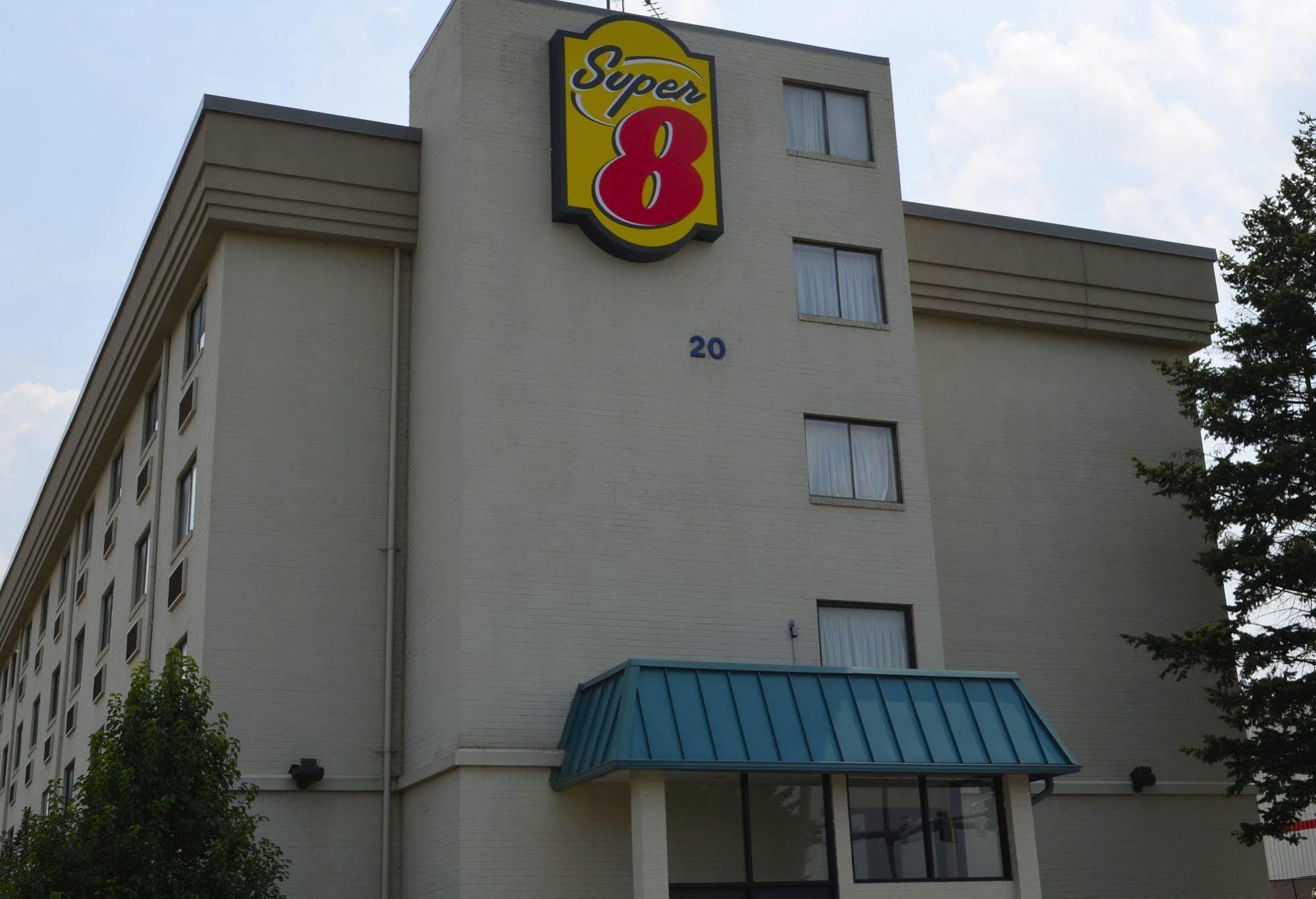 Hotel Super 8 By Wyndham Frederick Exteriér fotografie